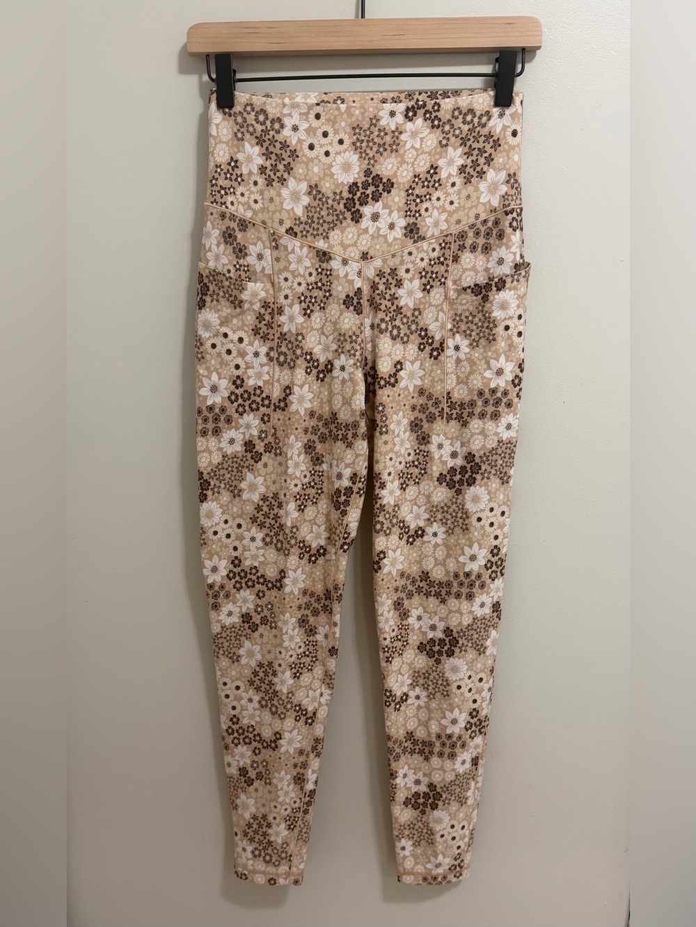 OFFLINE by Aerie Real Me High Waisted 7/8 Pocket Leggings Tan Floral Large L